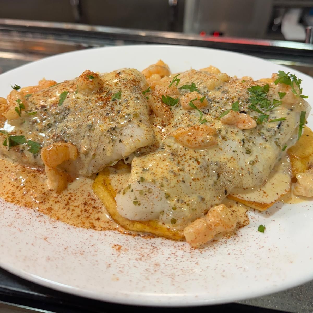 Merluza con Salsa de Camarones