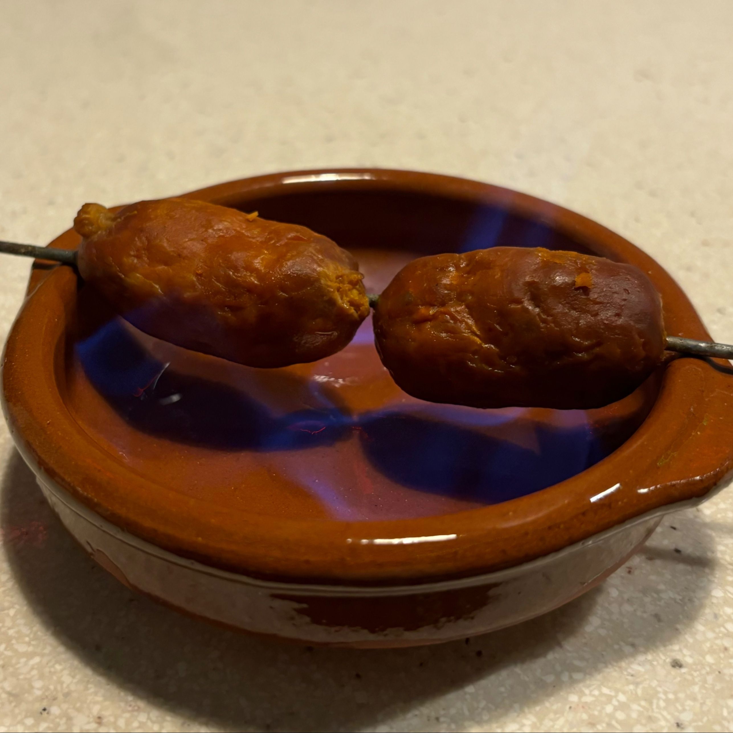 Chorizo al infernó con papas