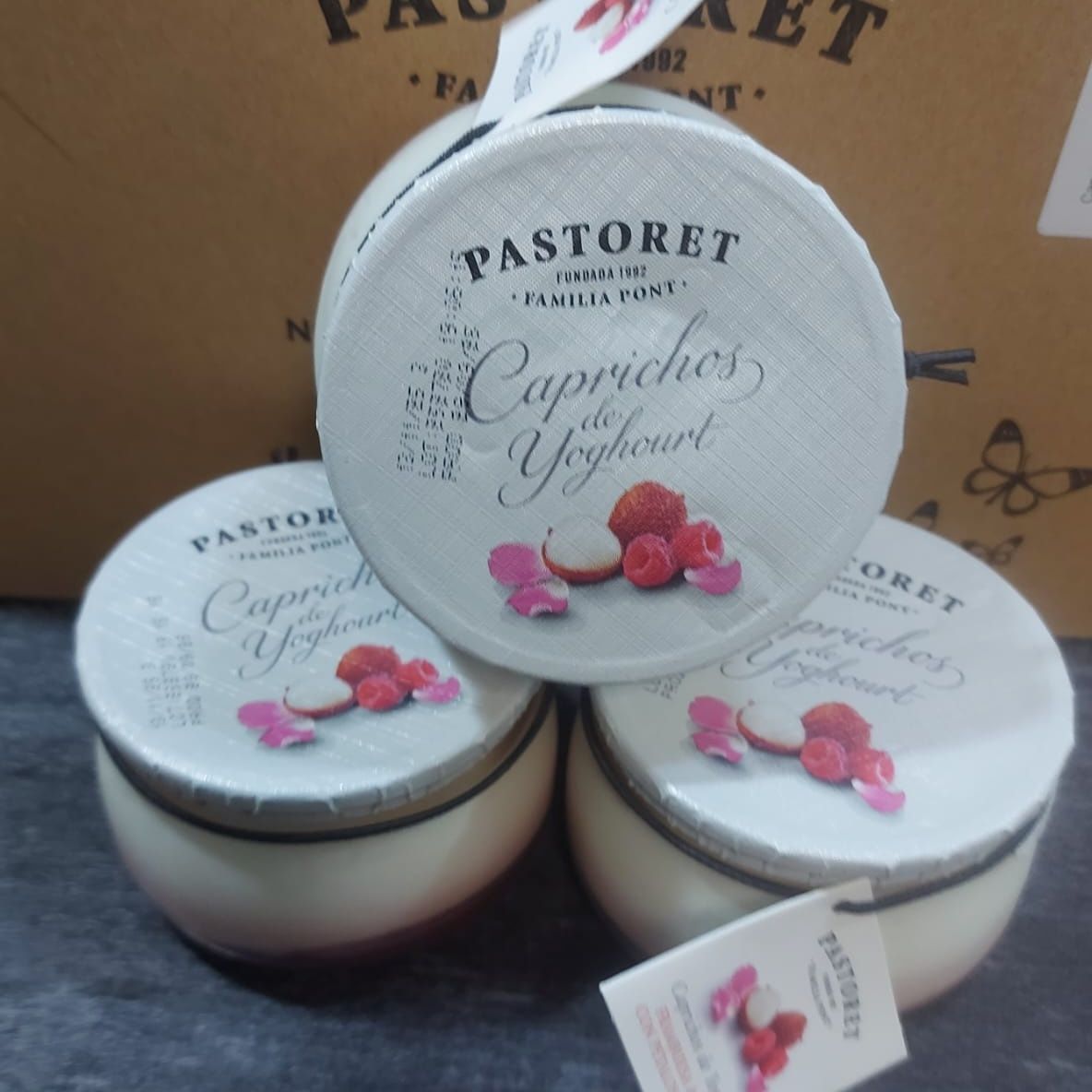 Capricho de franguesa y pétalos de rosa