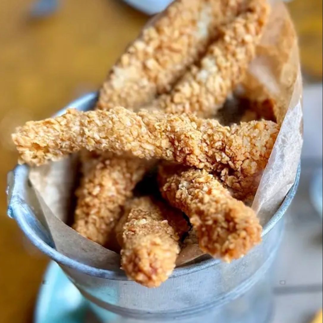 Tiras De Pollo Crujiente Con Salsa De Miel Y Mostaza