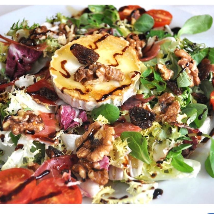 Ensalada De Brotes Tiernos Con Bacon