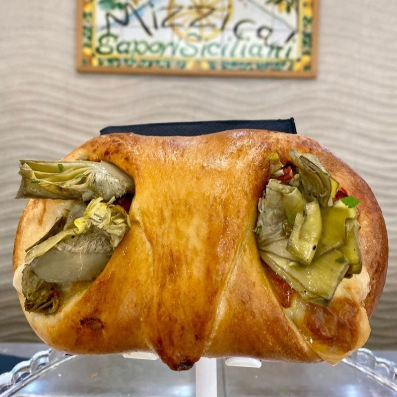 Cartocciata carciofi e mozzarella