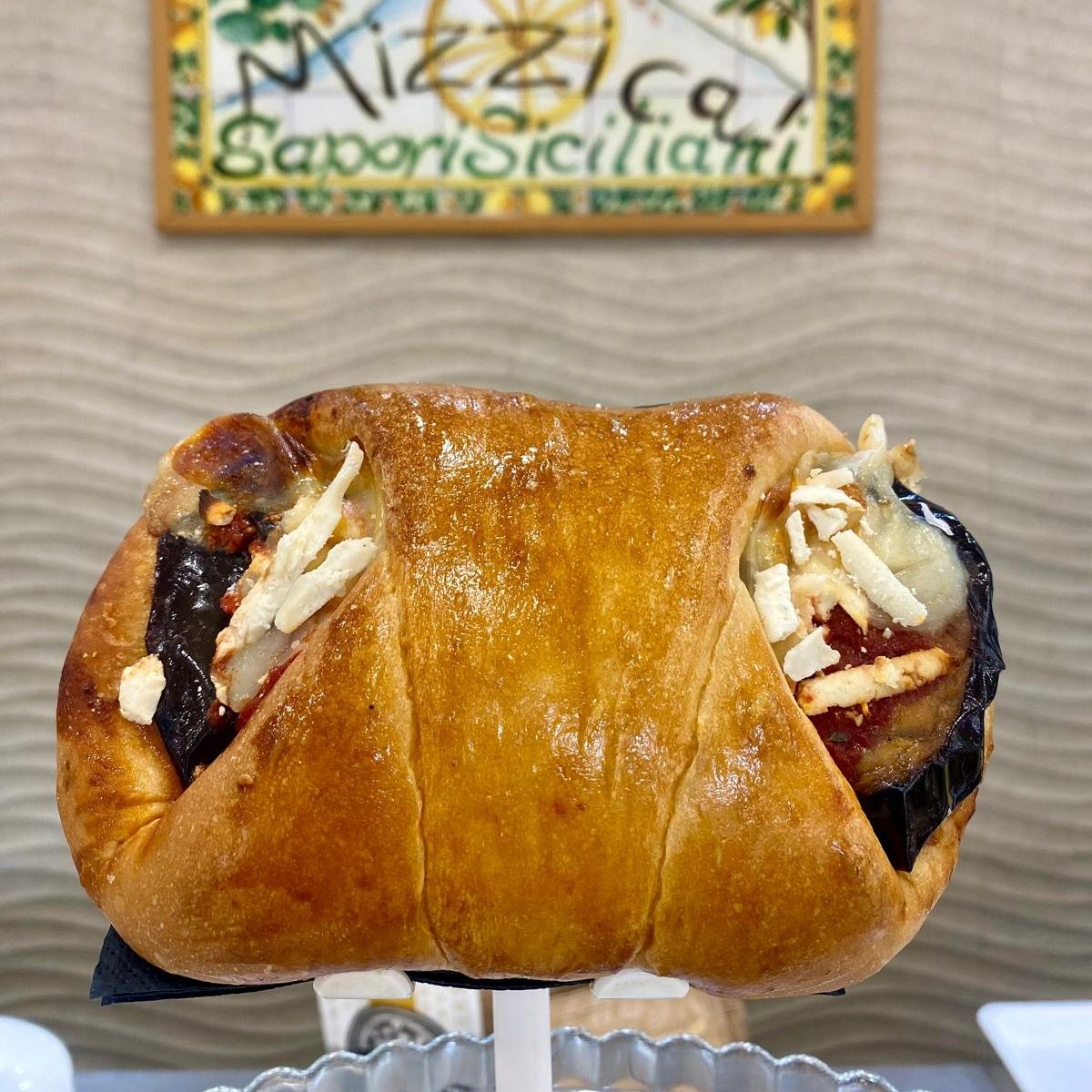 Cartocciata melanzane e mozzarella