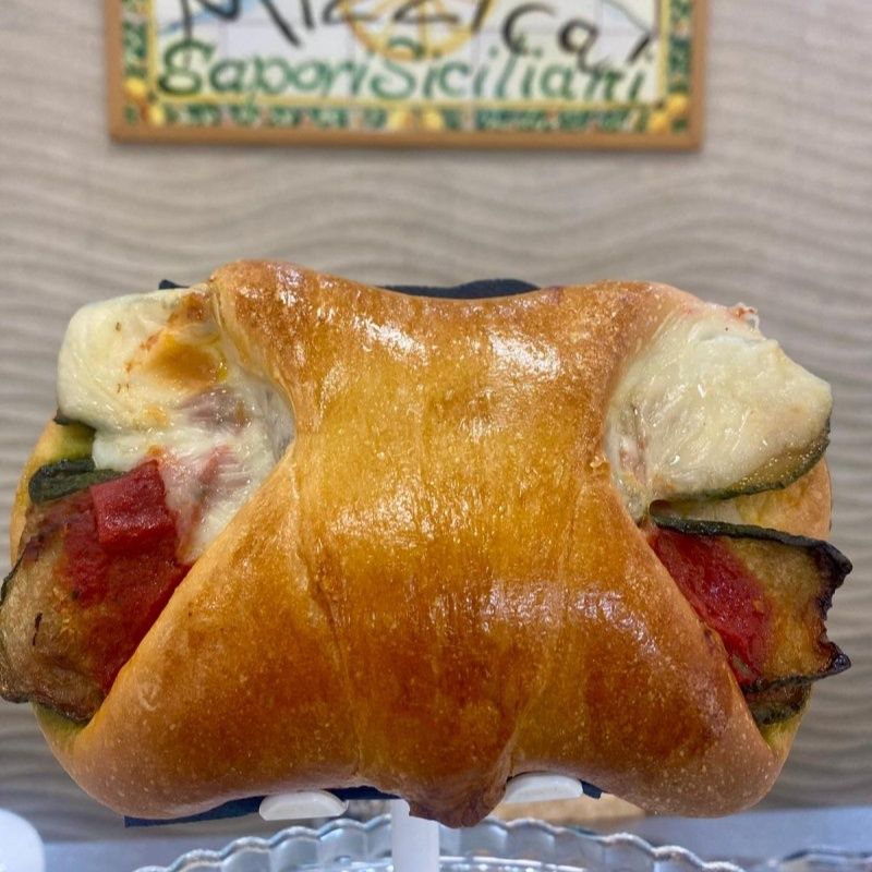 Cartocciata zucchine e mozzarella