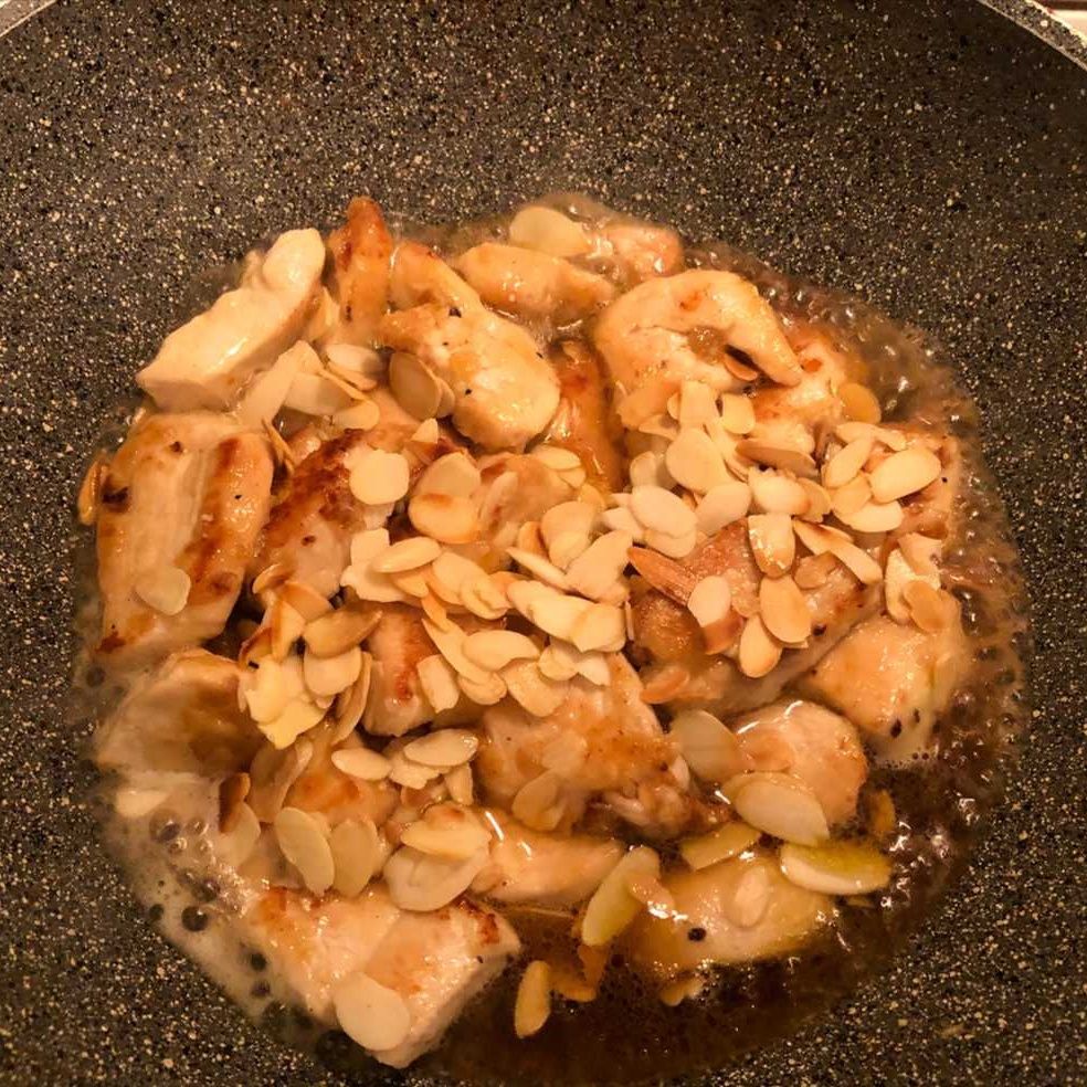 Pollo Con Mandorle