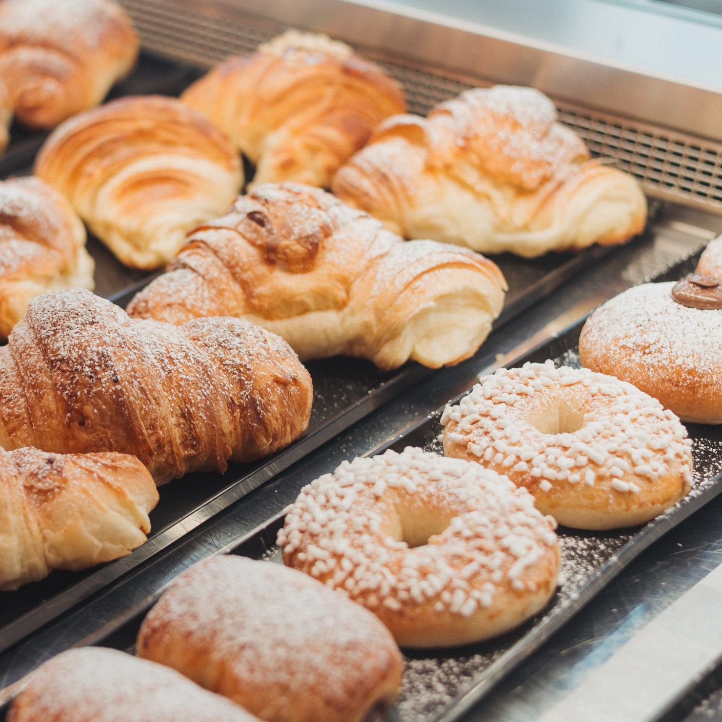 Treccina sfogliata con uvetta