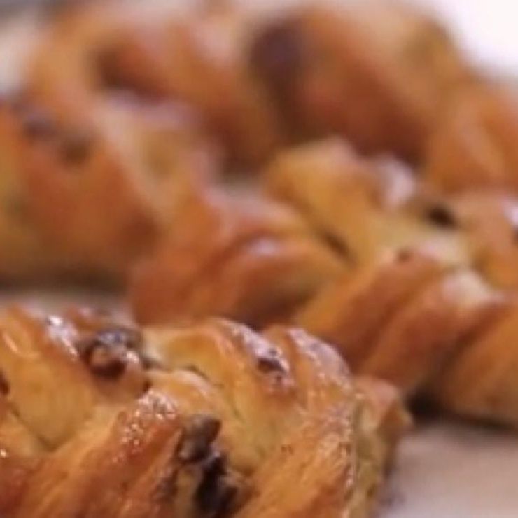 Treccina sfogliata con noci