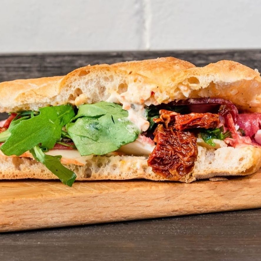 Schiacciata manzo stufato, crema pecorino, tartufo, rucola