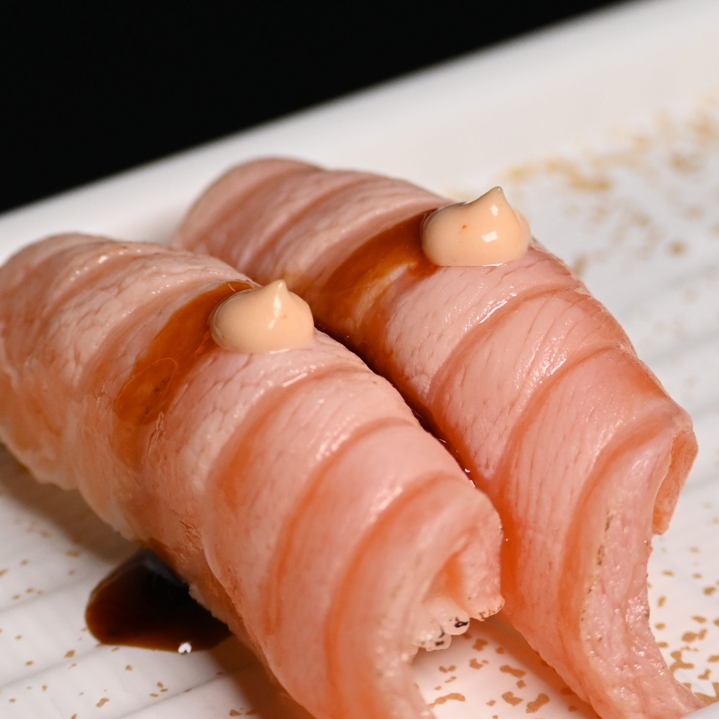 Nigiri salmon aburi