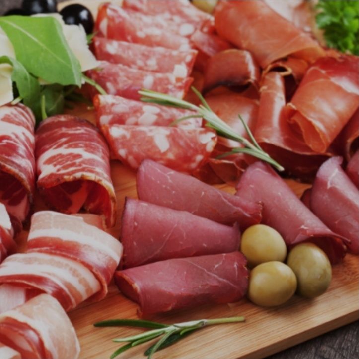 Tagliere con selezione di salumi e formaggi campani per 2