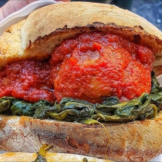 Ciabatta con polpette a ragù napoletano e friarielli