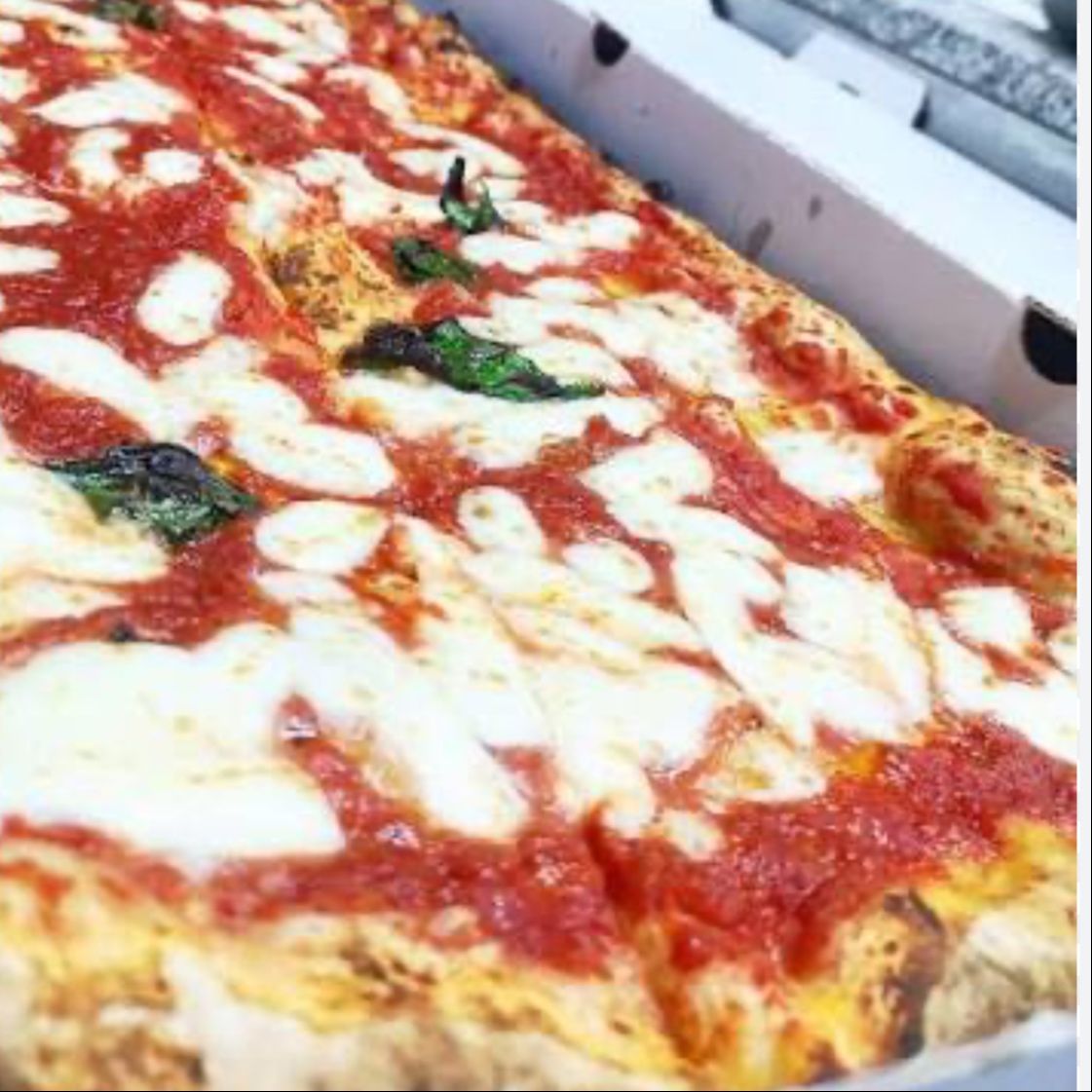 Pizza Margherita al metro