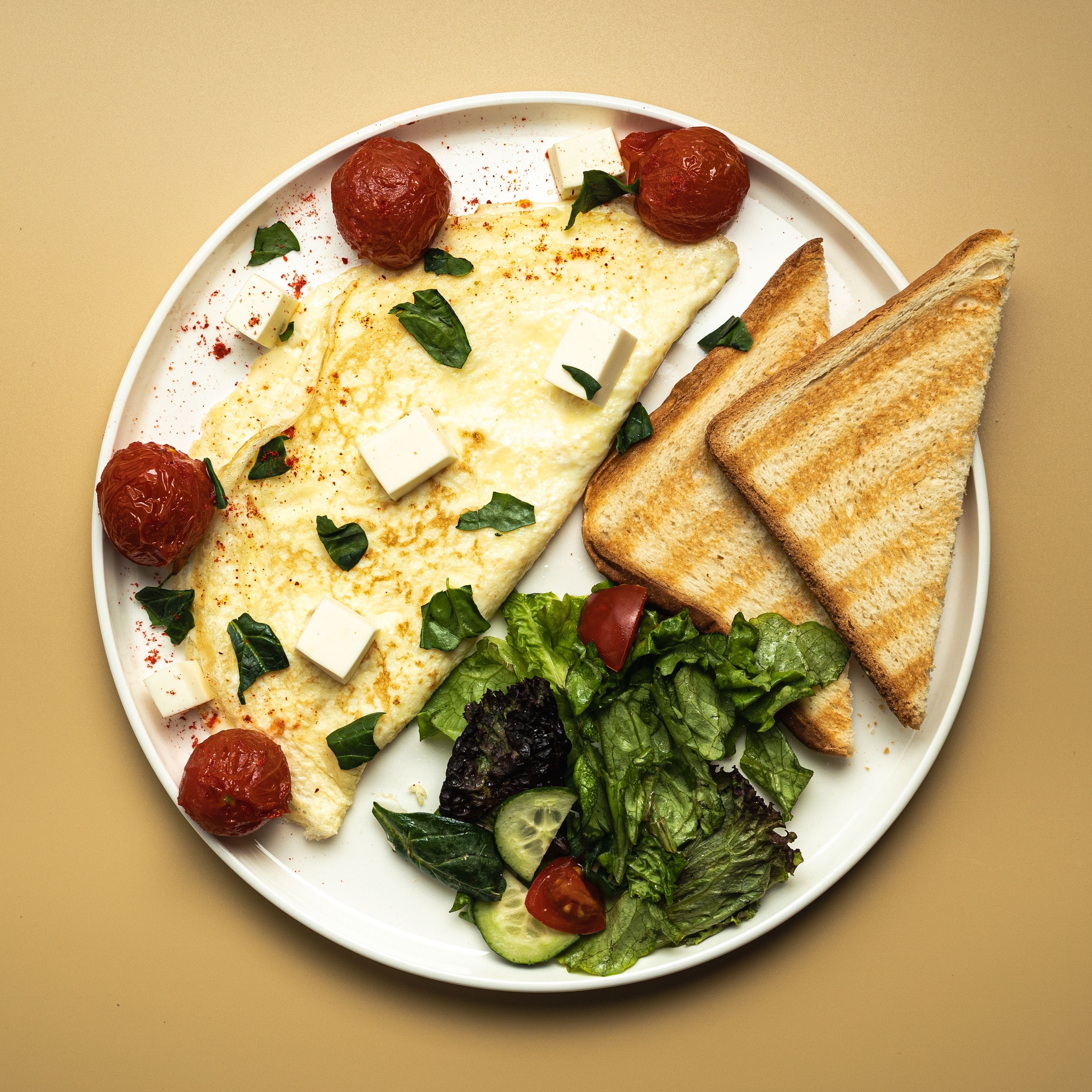 Омлет с помидорами