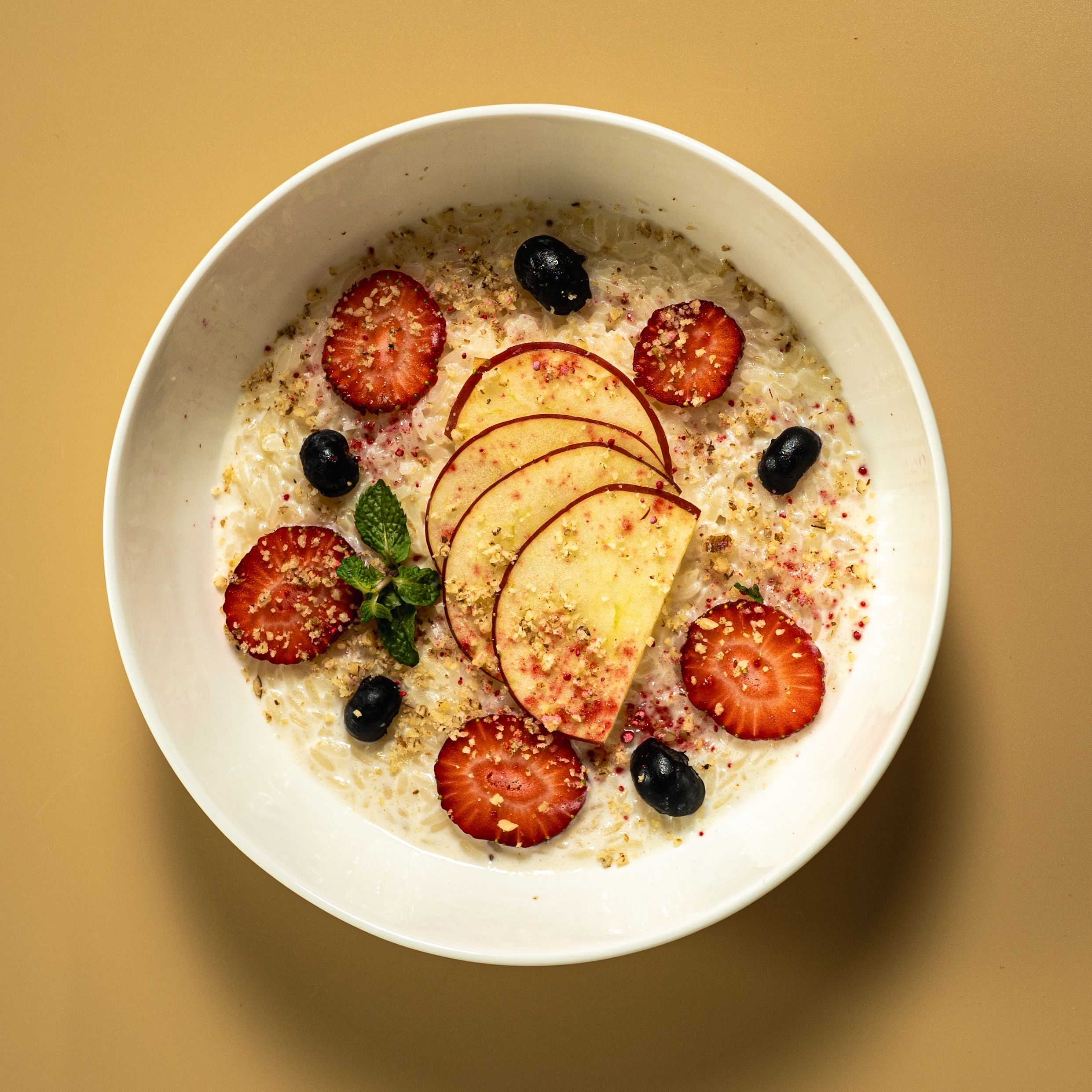 Рисовая каша с ягодами