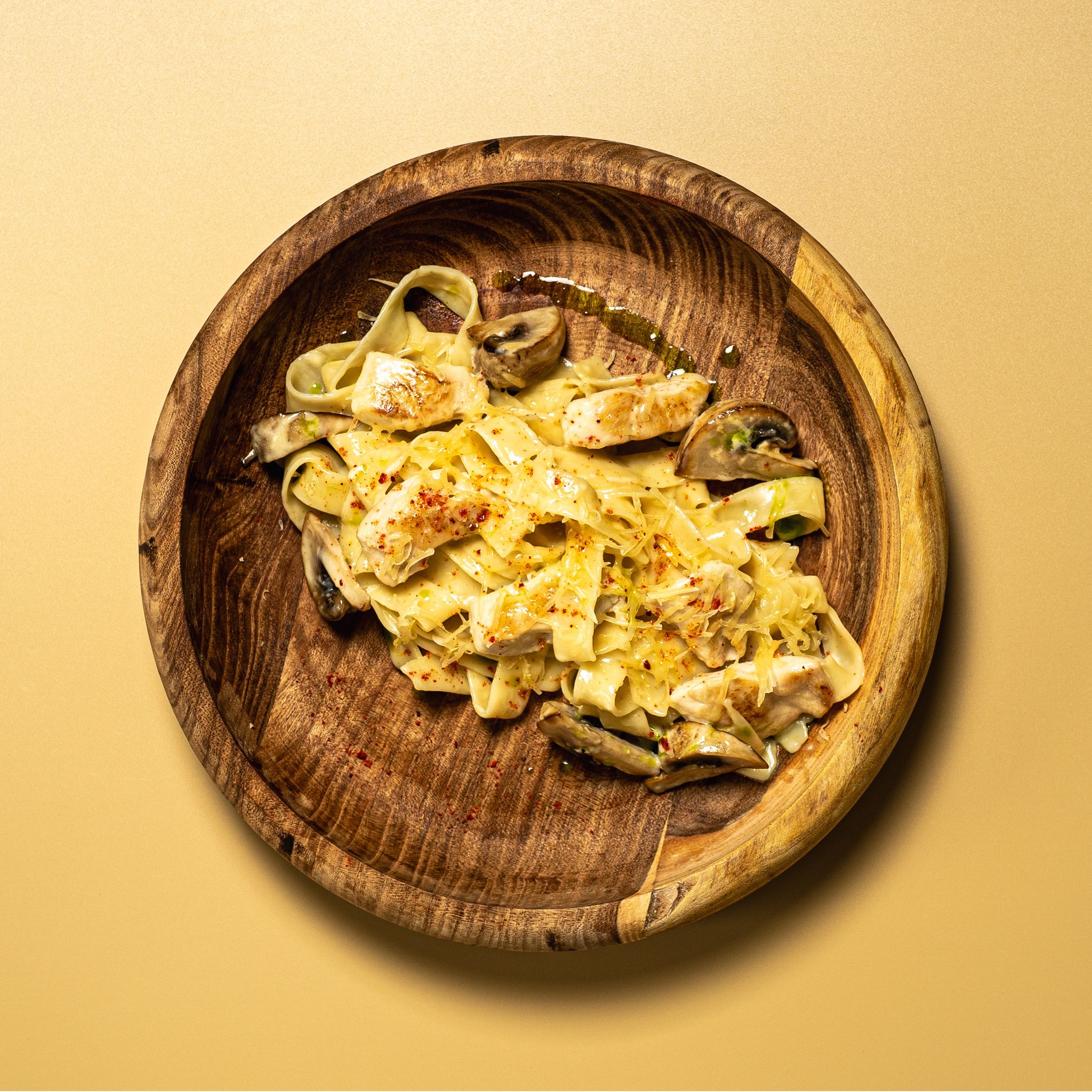 Паста с курицей и грибами