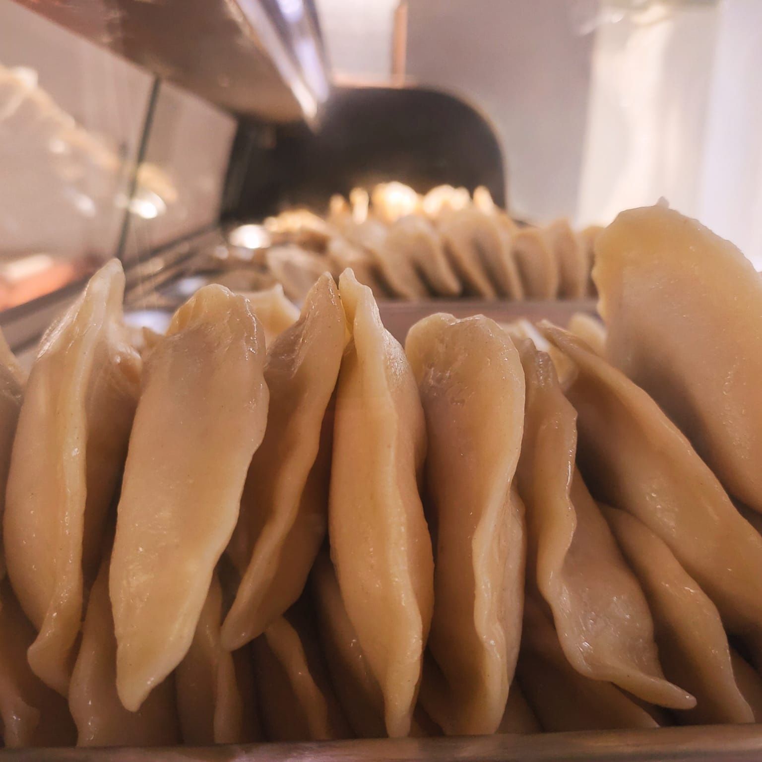 Pierogi z brokułem, serem żółtym i kurczakiem