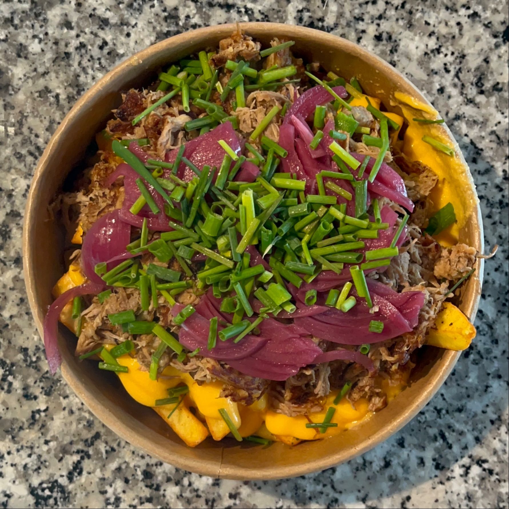 Frytki z szarpaną wieprzowiną