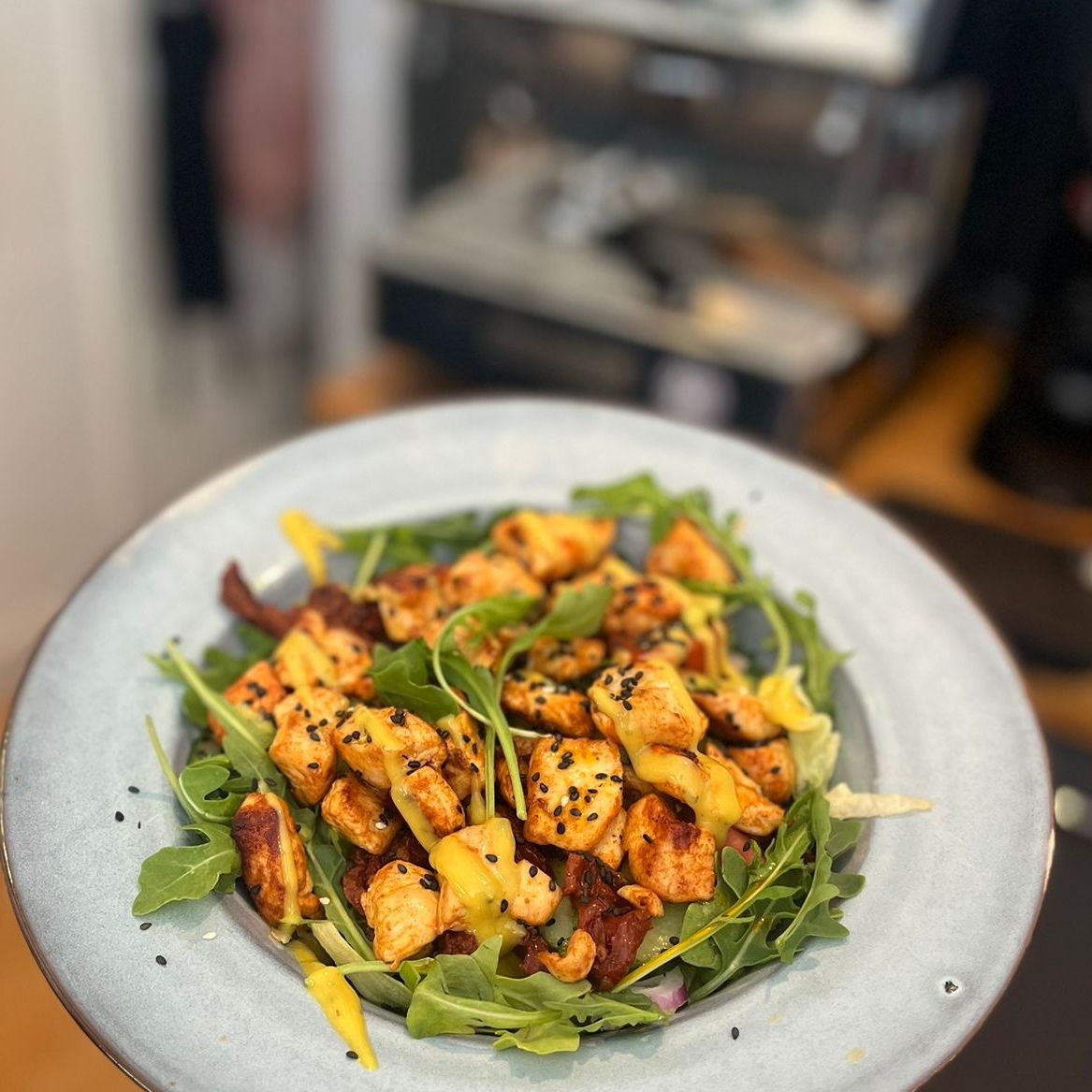 Sałatka z kurczakiem w sosie sojowym 