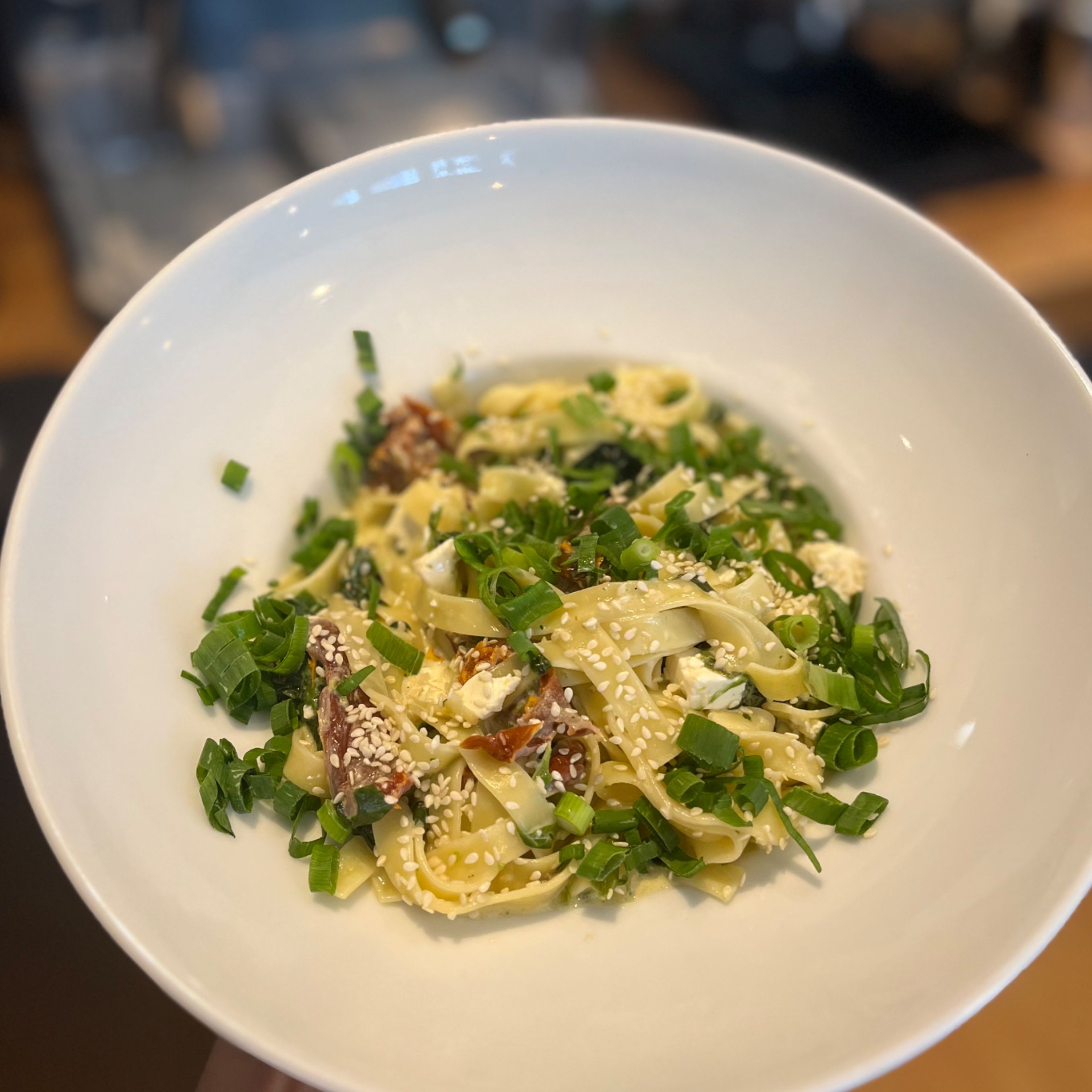 Makaron szpinak/suszone pomidory 