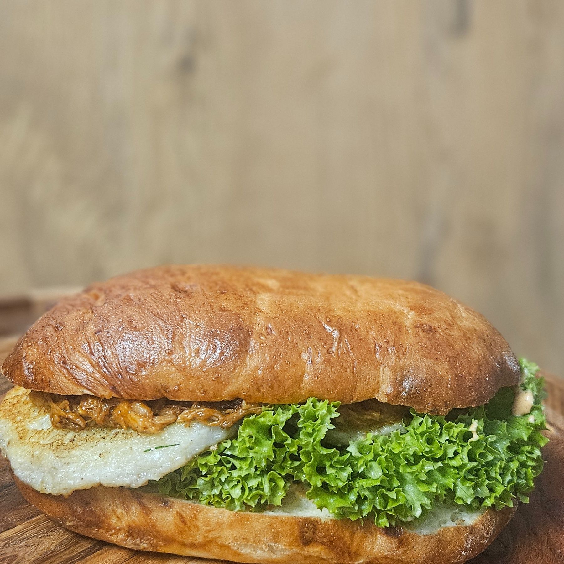 Zacna Buła z  Szarpaną Wieprzowiną