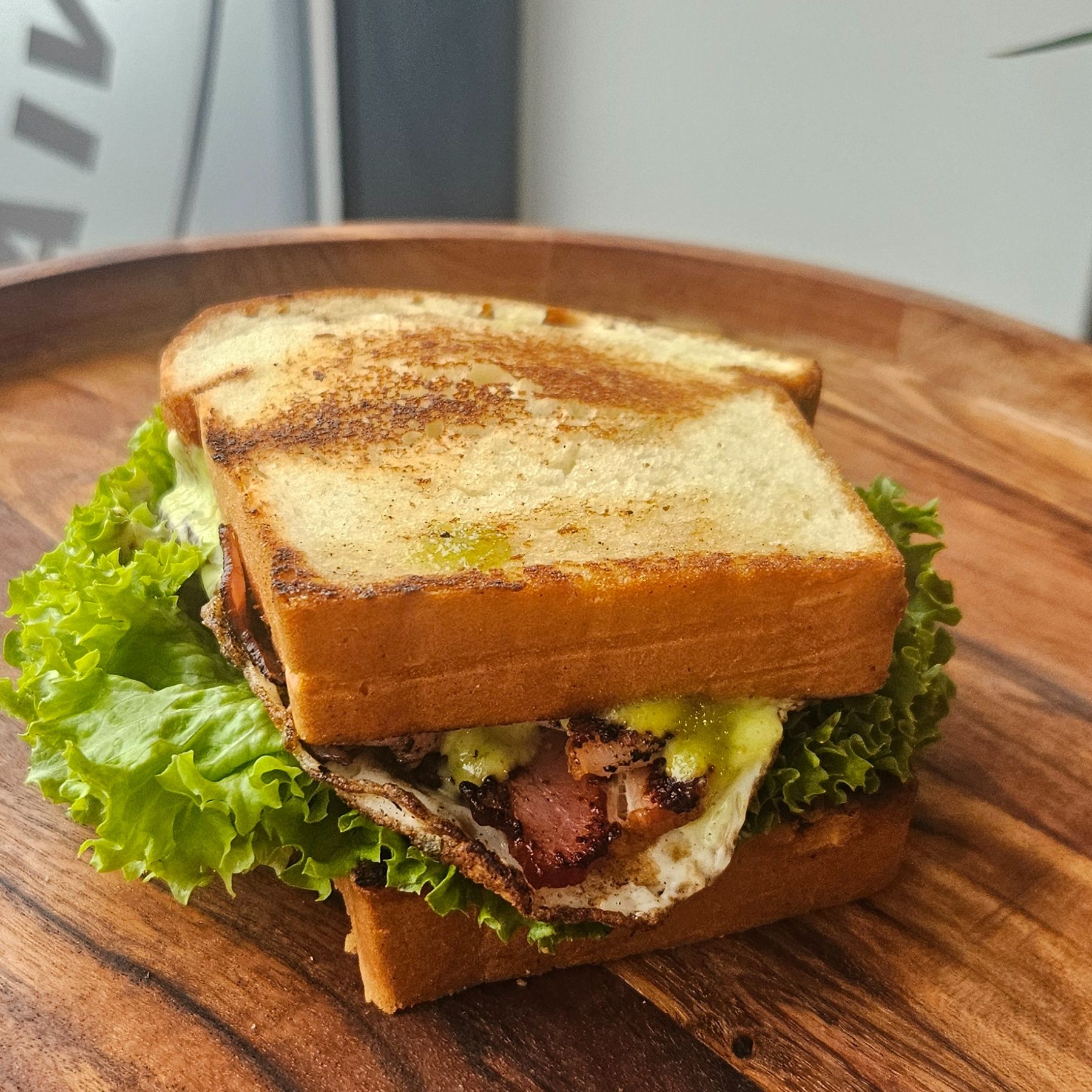 Japoński chlebek Shokupan Z Jajkiem W Stylu Runny Yolk