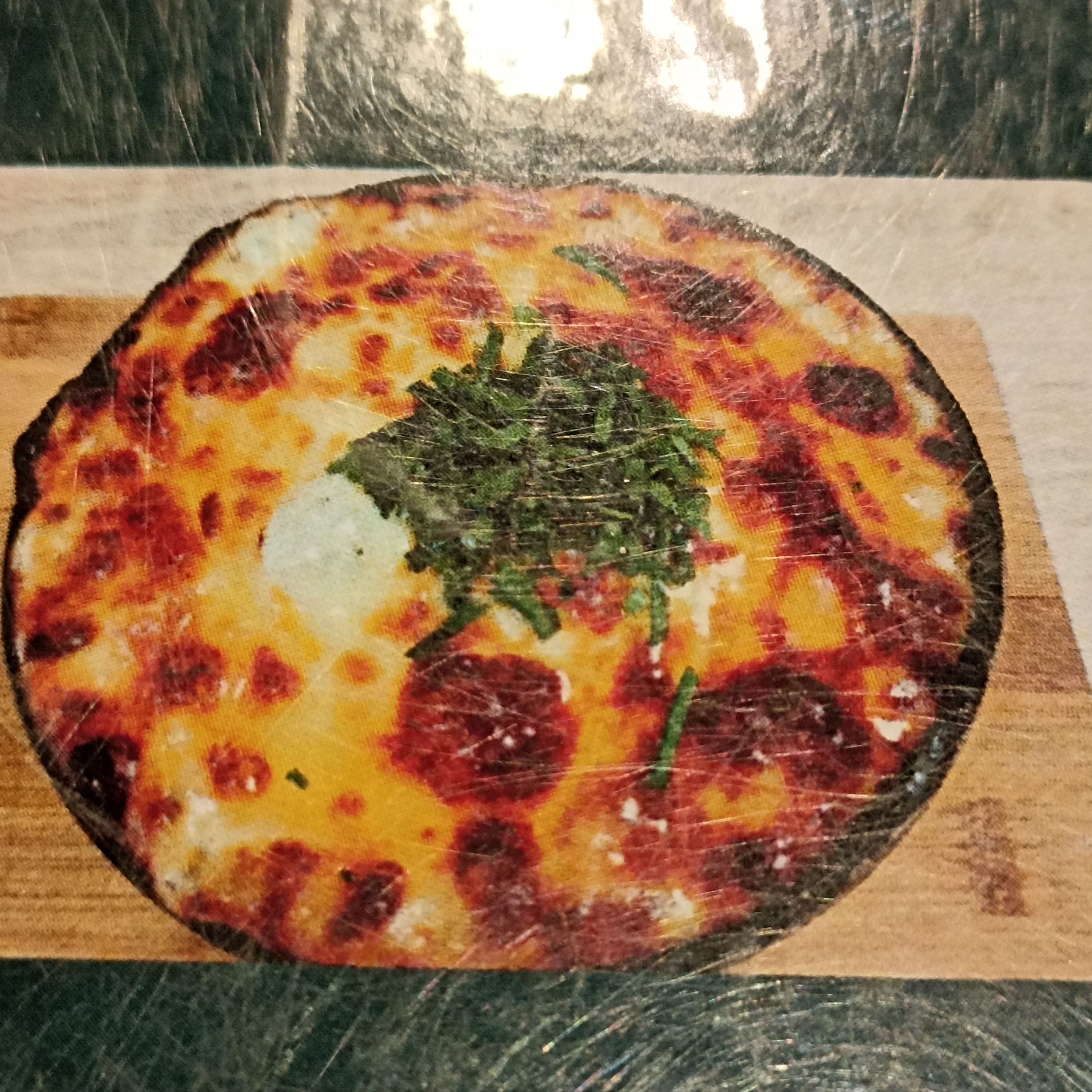 Sulguni z pomidorem i adjiką