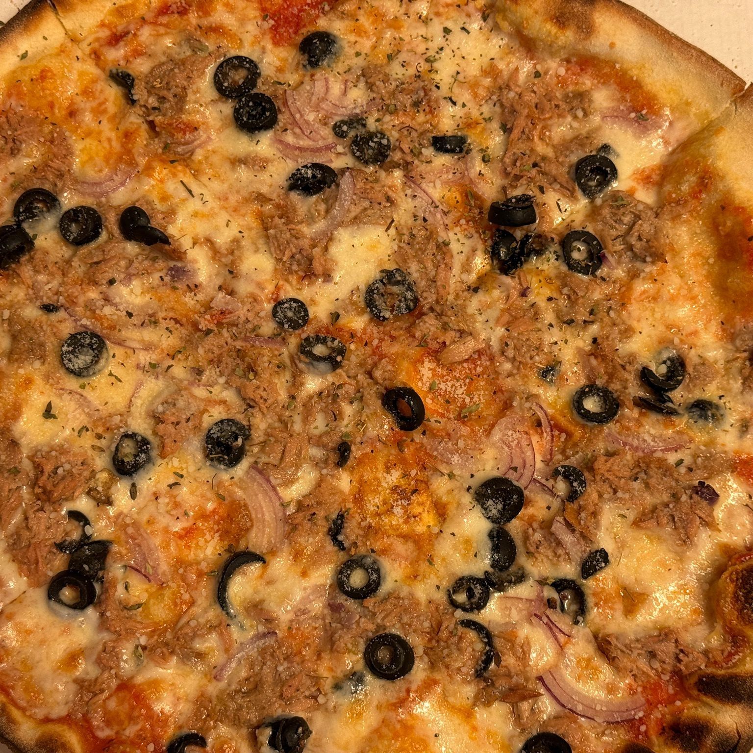 PIZZA DE ATUM (TUNA)