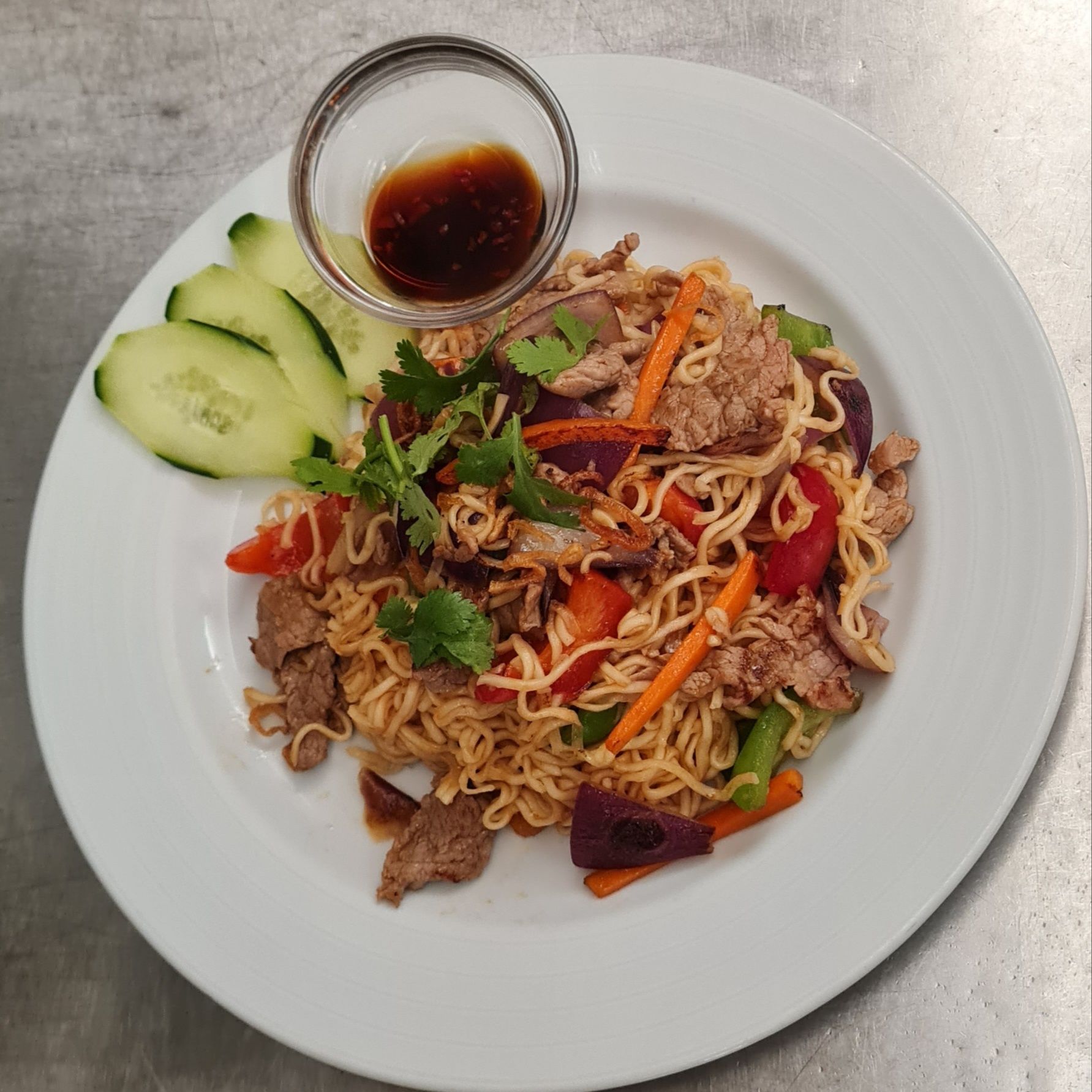 Stir-fried beef noodles 