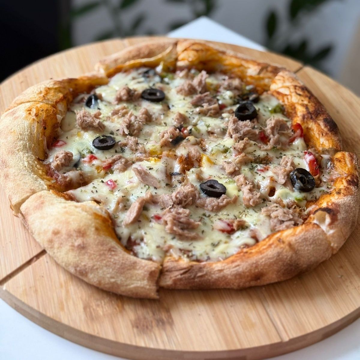 Tuna pizza