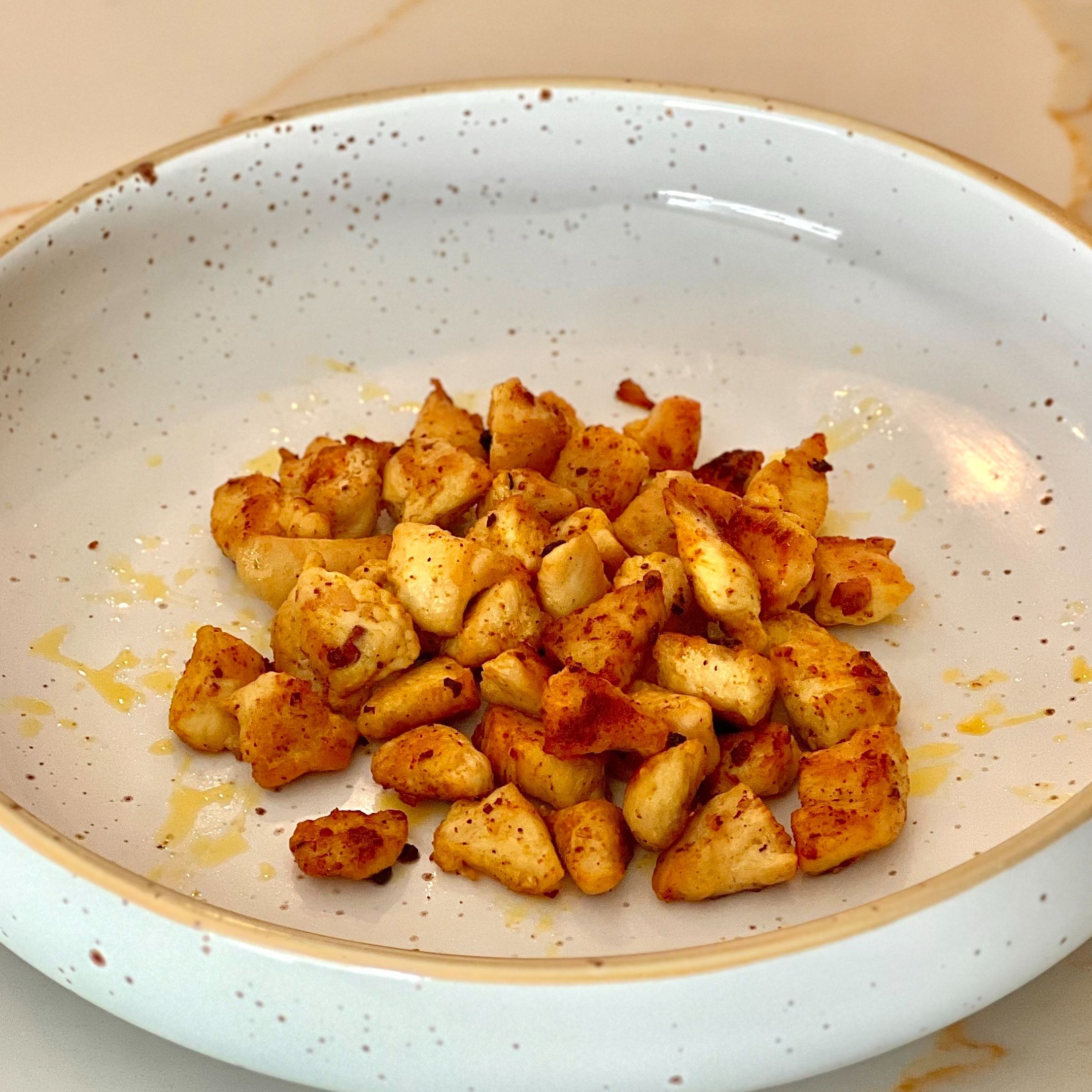 Extra de frango em cubos