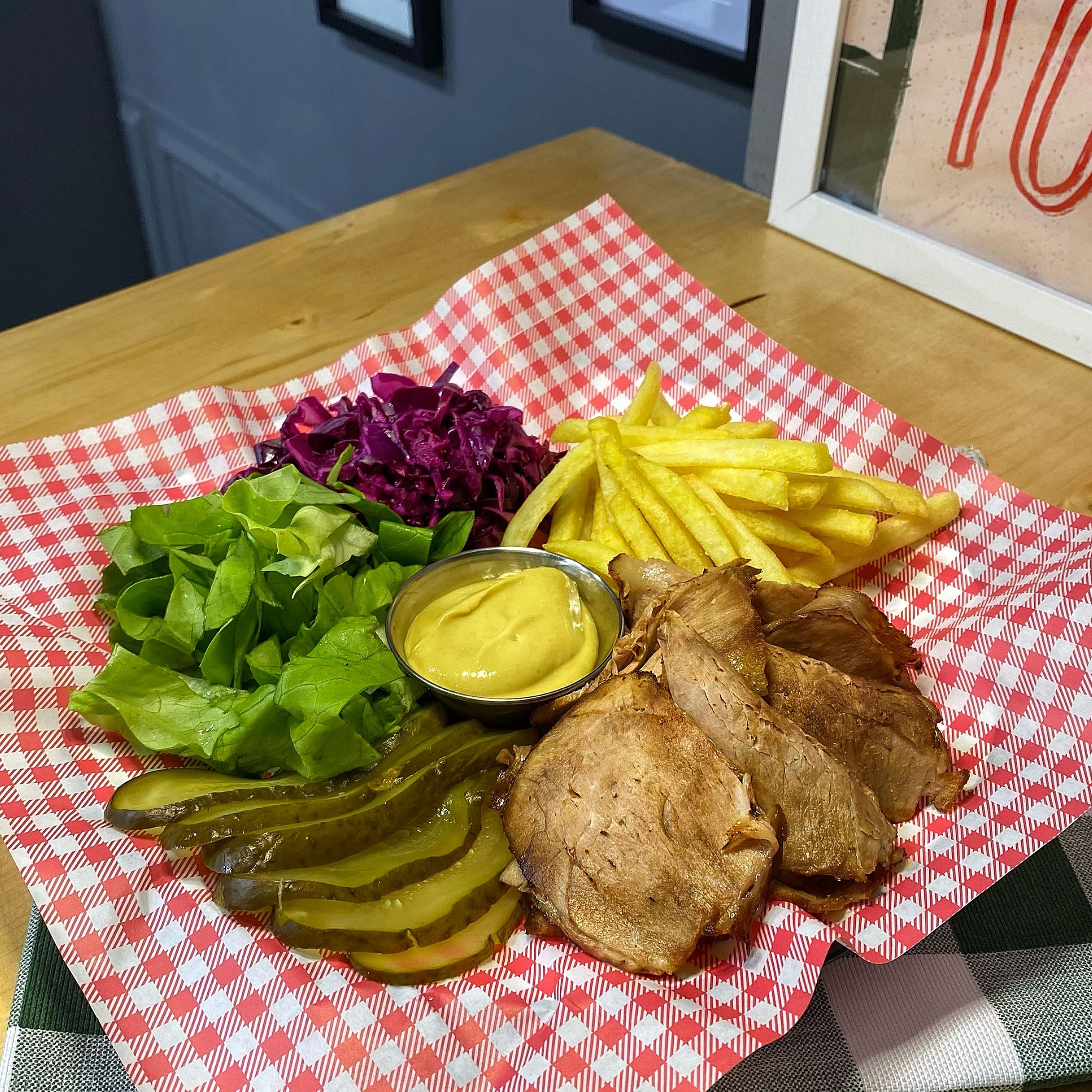 Farfurie cu porc afumat