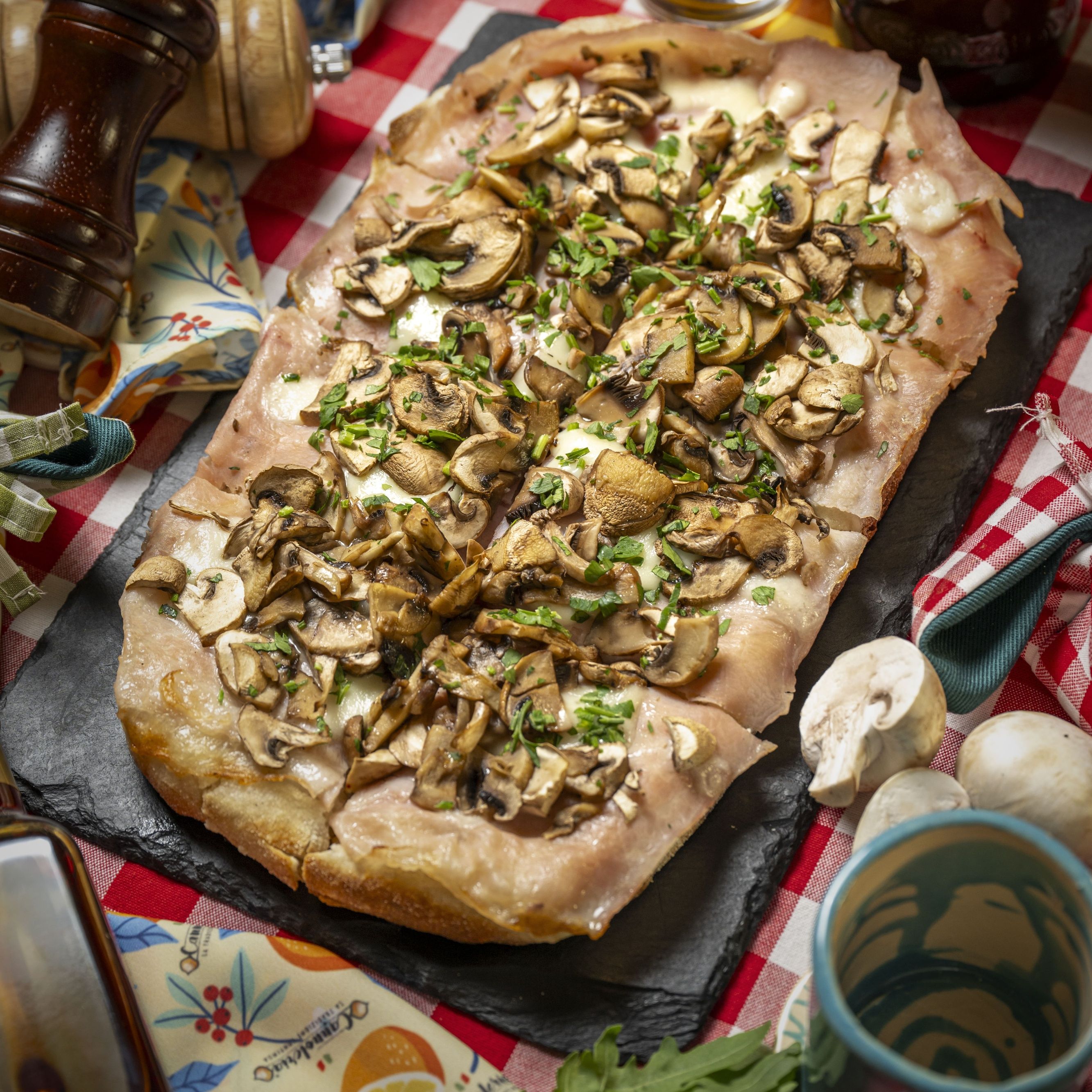 Pinsa Cotto si Funghi