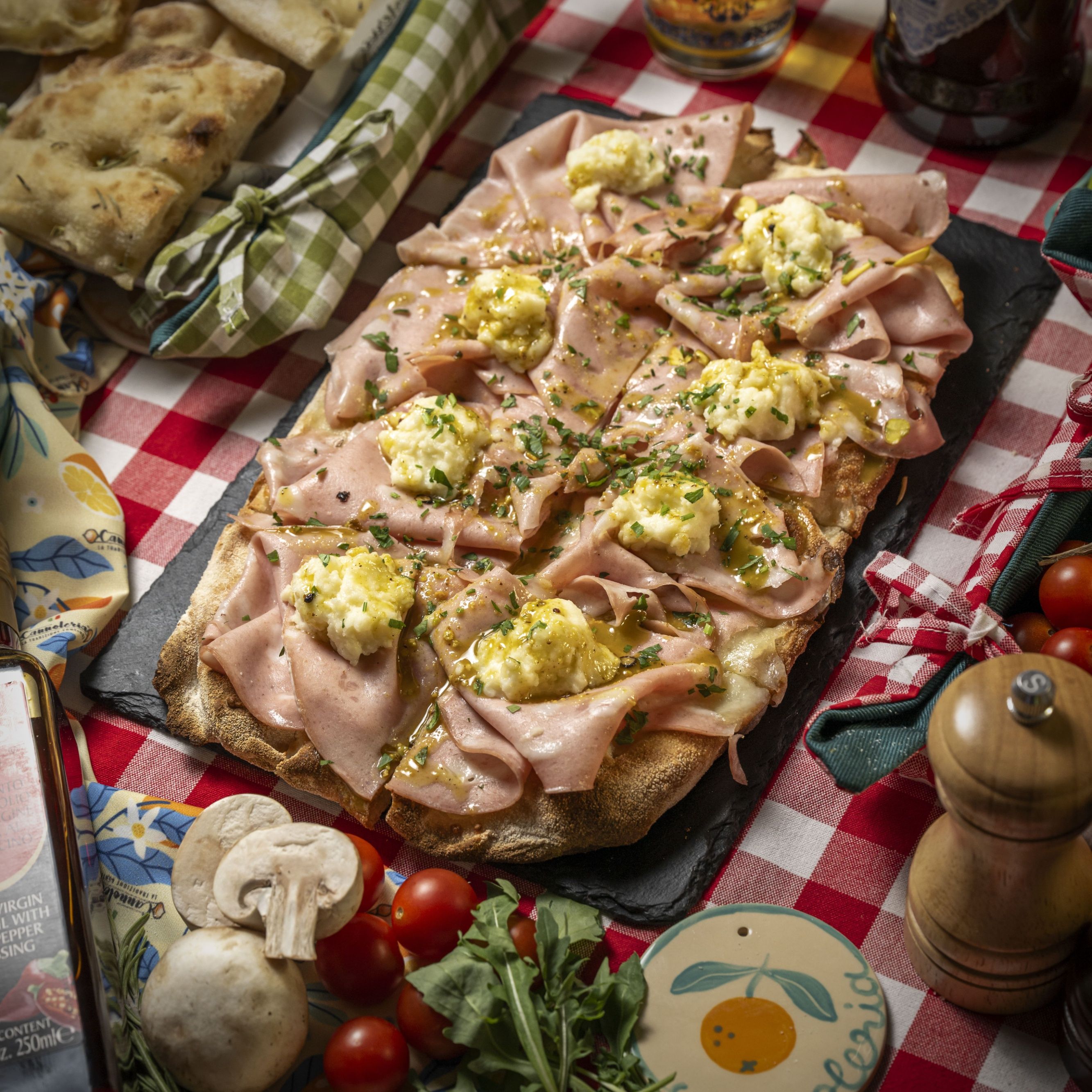 Pinsa Mortadella Pistacchio e Burrata