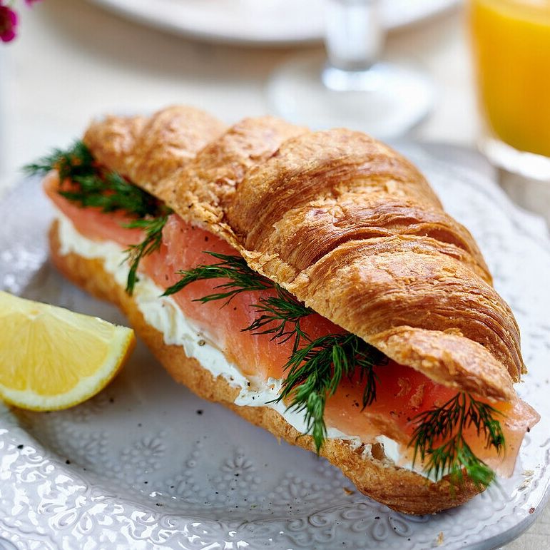 Croissant somon afumat