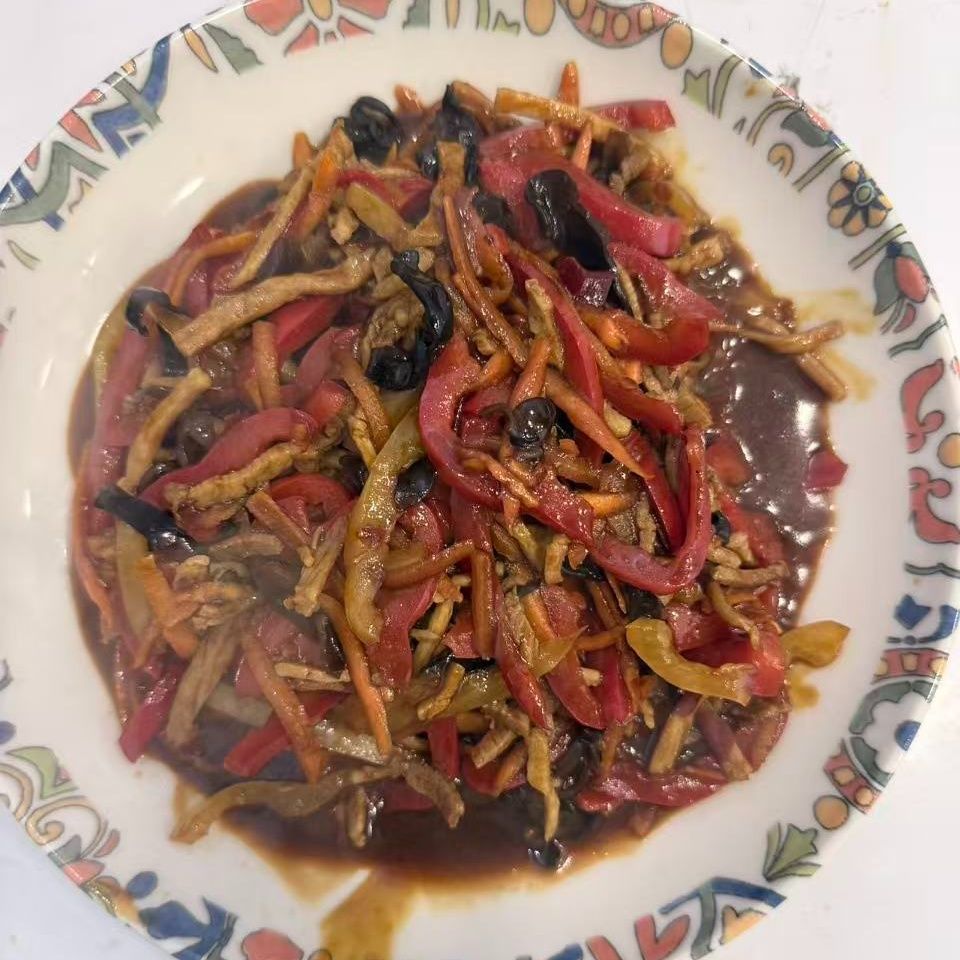 Iseckana svinjetina sa ukusom ribe i pirinač