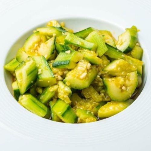 301	拍黄瓜	 Cucumber salad