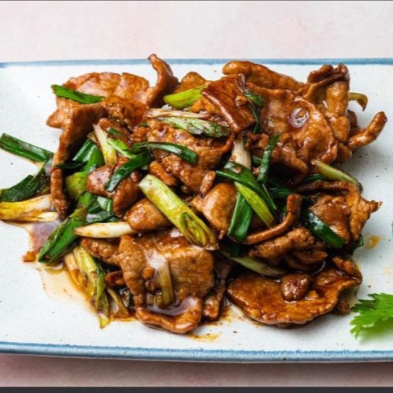 318	葱爆牛肉	Scallion Beef