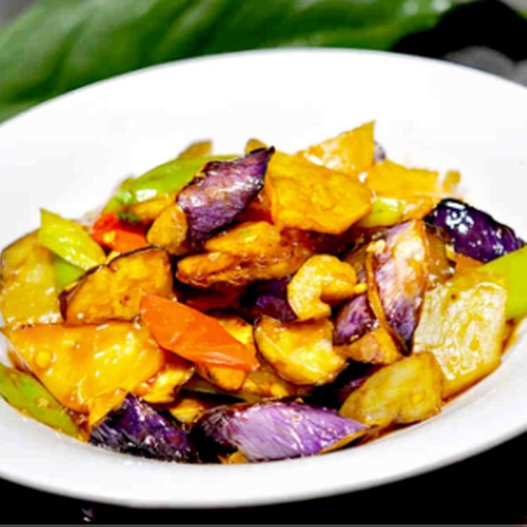 Sauteed potato, green pepper and eggplant