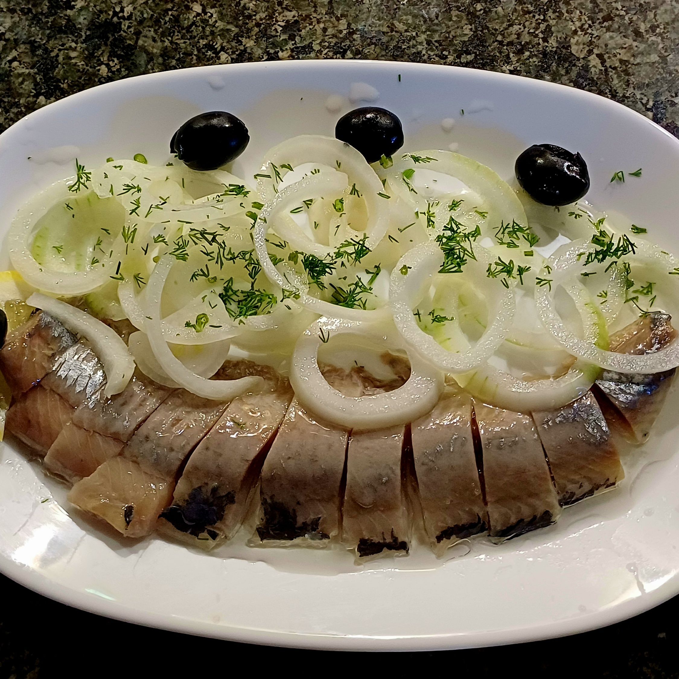 Оселедець під цибулею