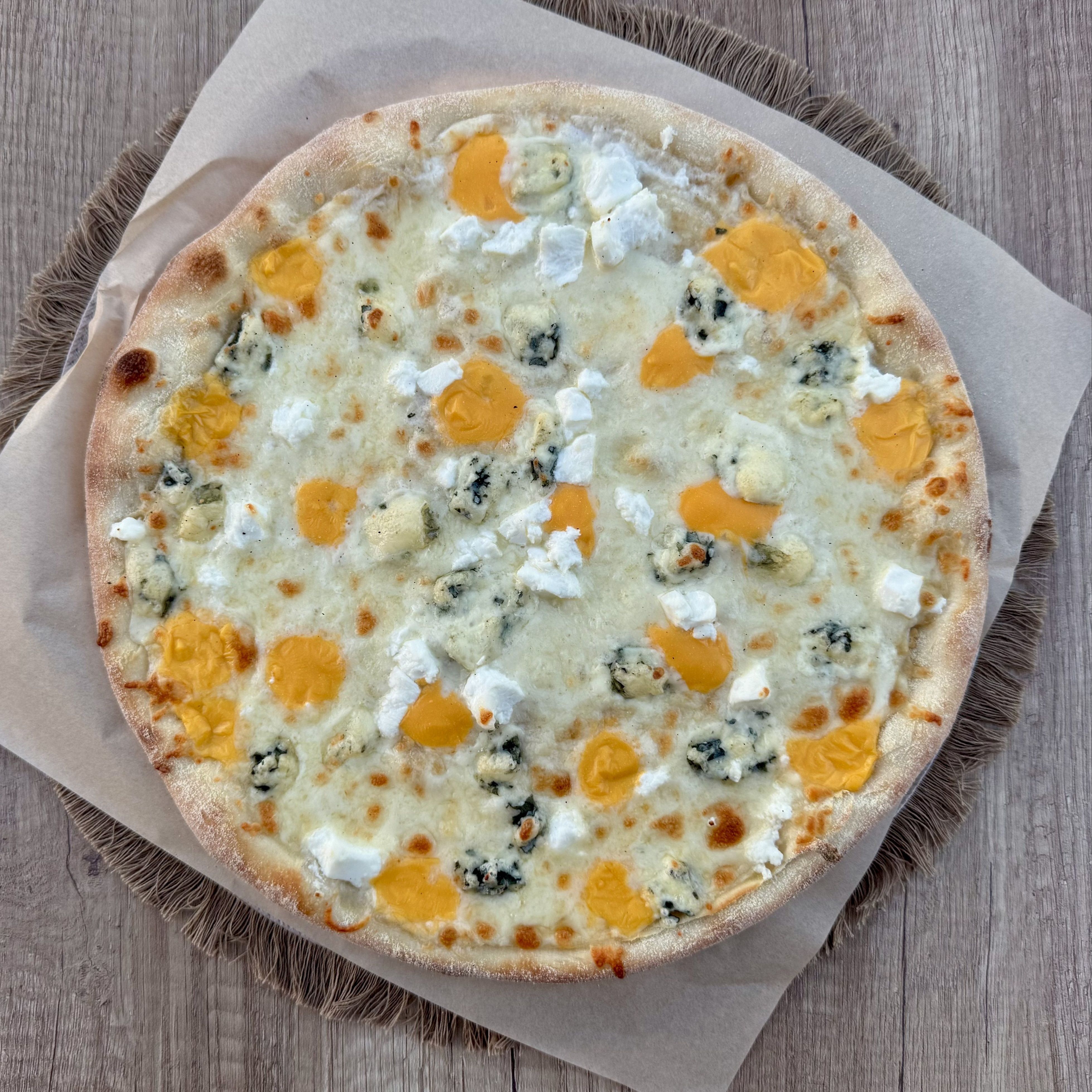 Піца Cheeseezi (30см/645г)