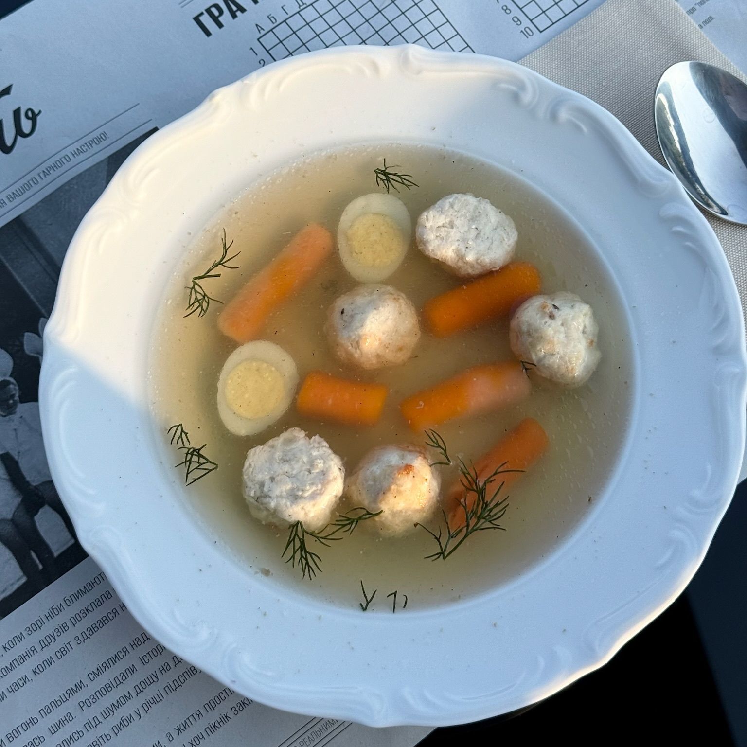 Бульйон з фрикадельками 