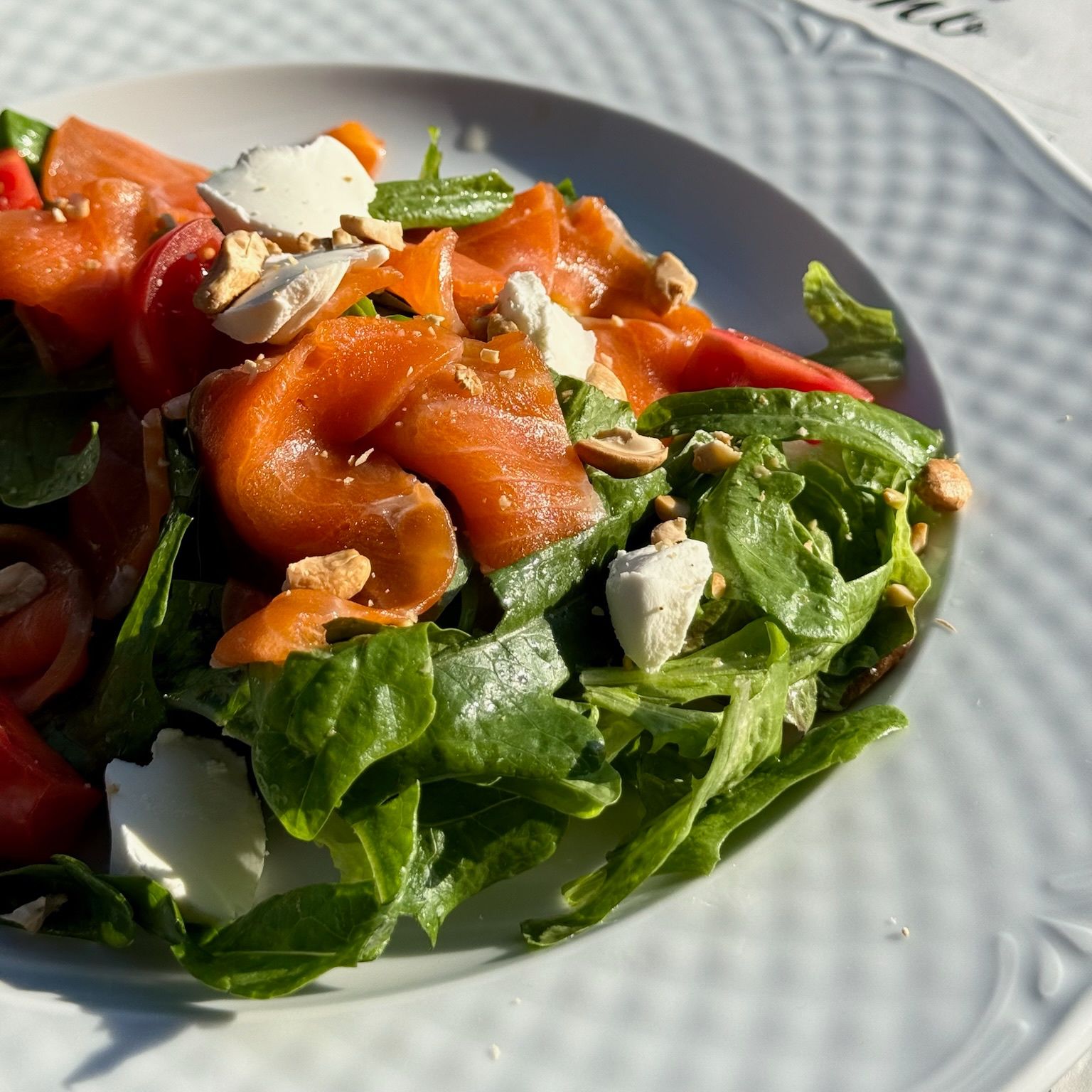 Салат зі слабосоленим лососем