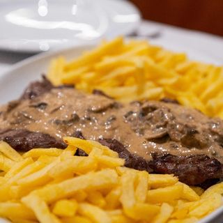 Bifinhos de vitela com cogumelos frescos  (Dose)