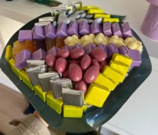 coupe en acier garni de  800g de chocolat
