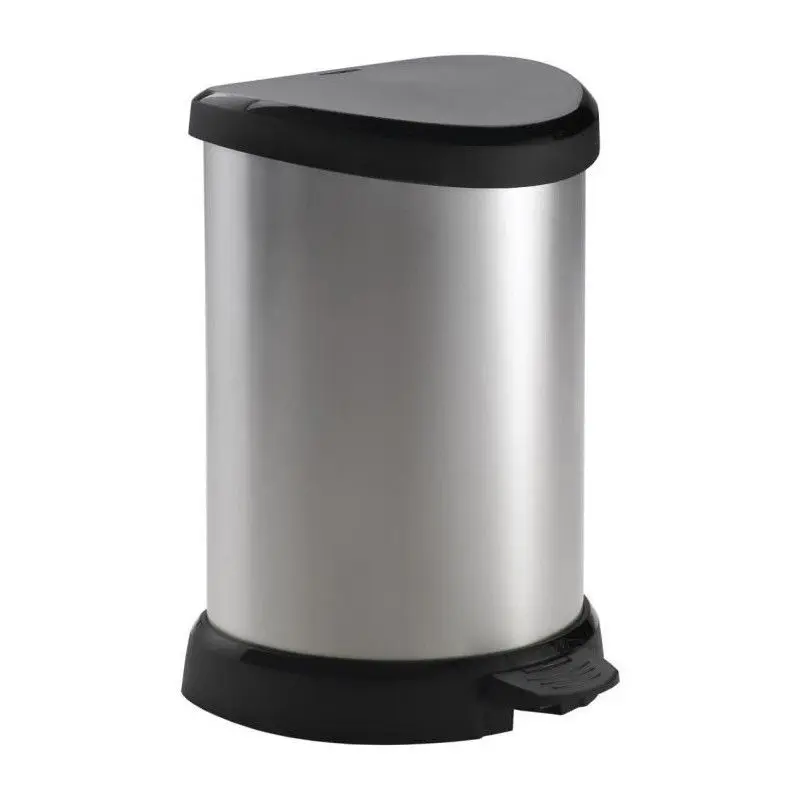 Poubelles salle de bain.