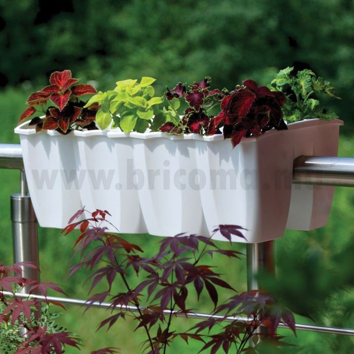 Pots, balconnières et jardinières.