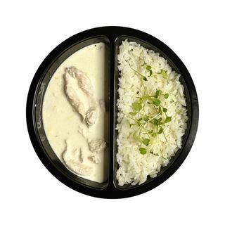 Куриное филе в белом соусе с рисом