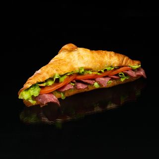 Круасан з яловичиною, 205г