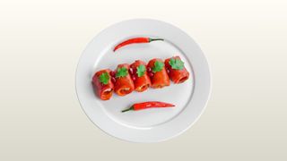 წითელი ბულგარული ნიგვზით (წინა დღის წარმოება)