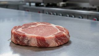 ღორის სტეიკი დამარინადებული